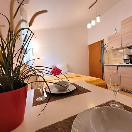 Jelena Apartment Vir